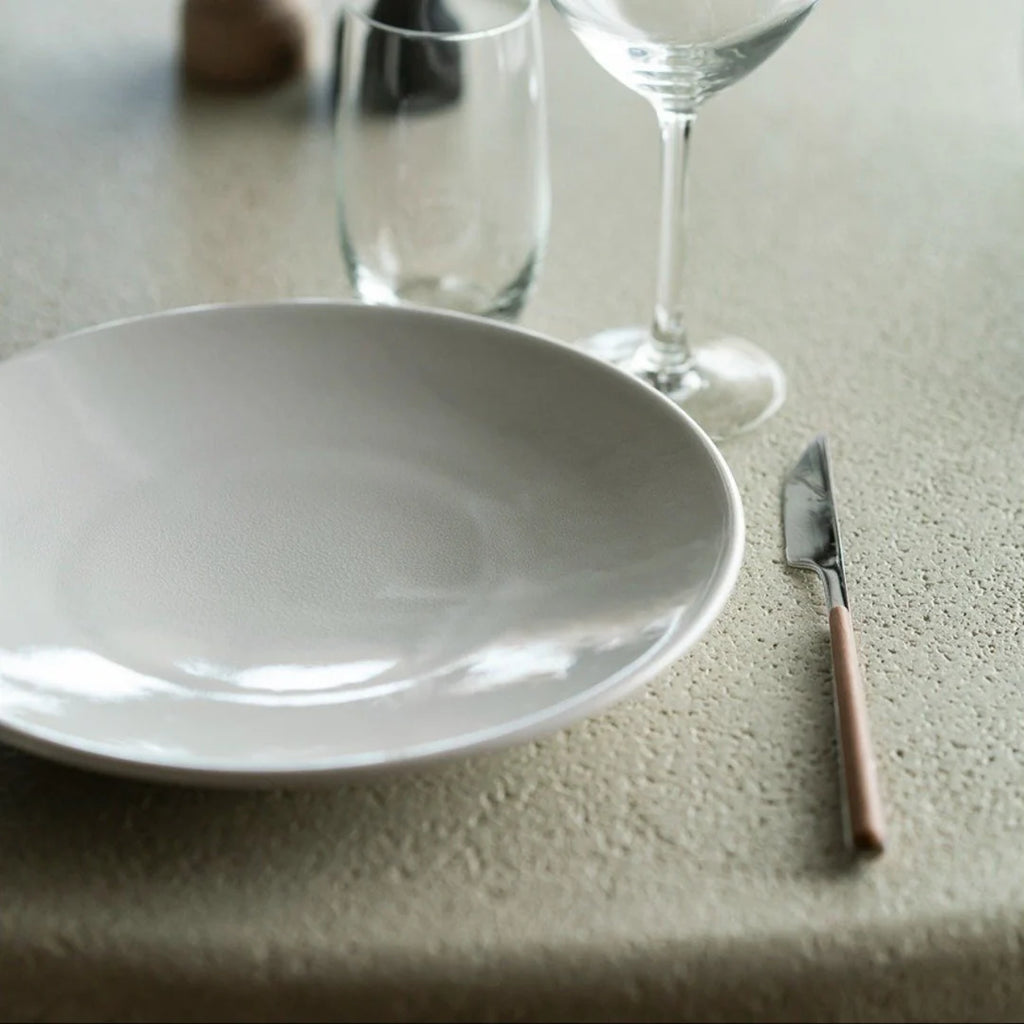 Elements dining table